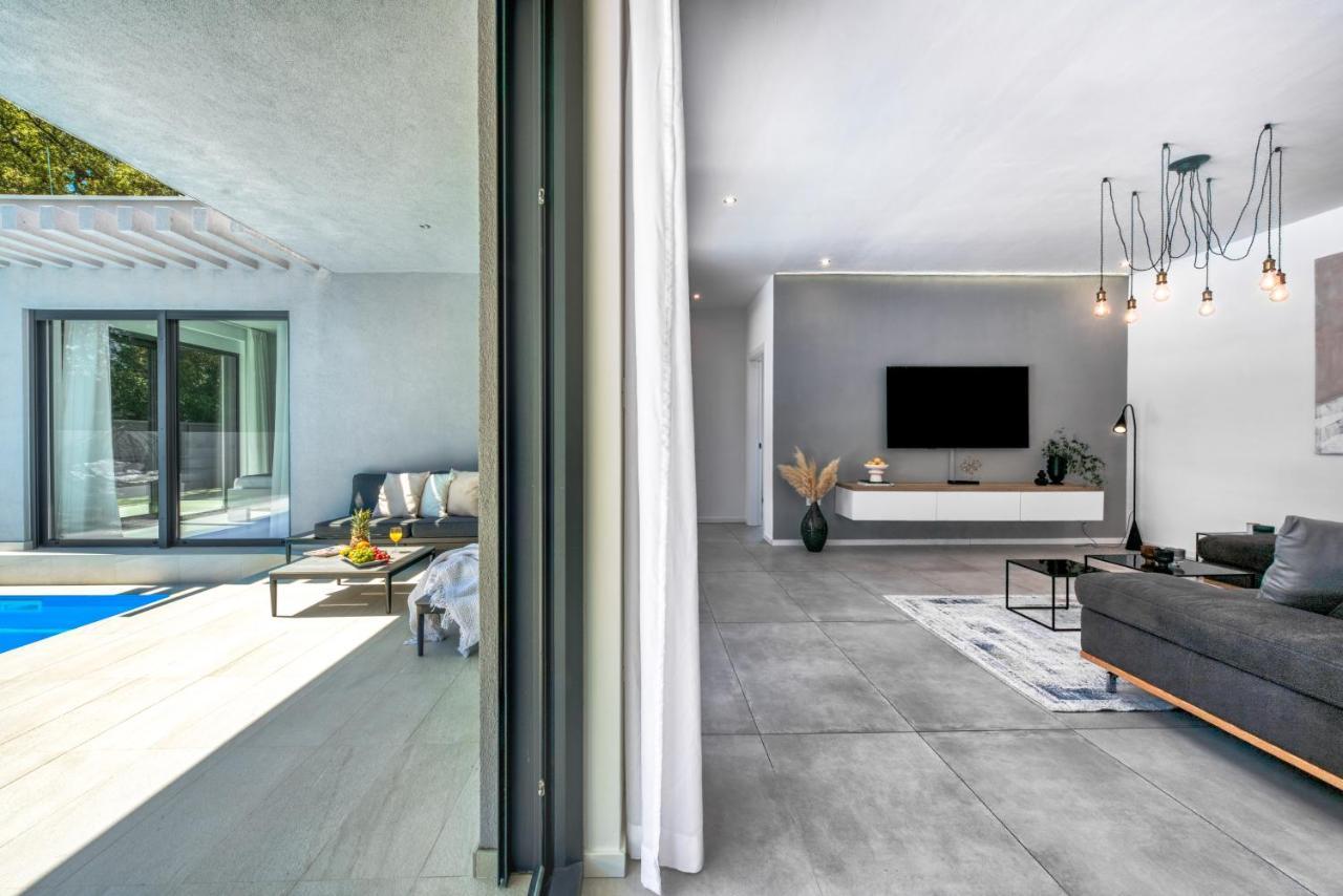 Villa Oasis - Your Luxury Home Away From Home Celopeci Экстерьер фото