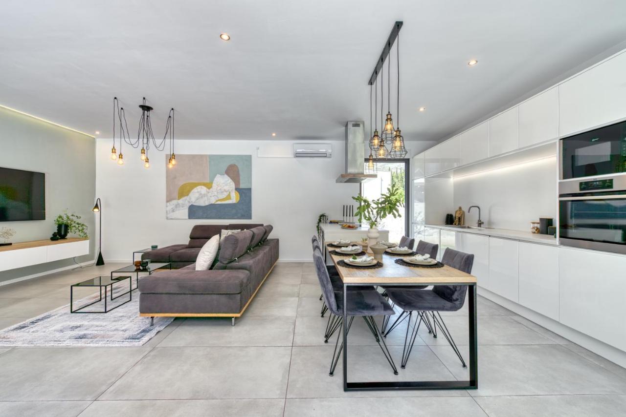 Villa Oasis - Your Luxury Home Away From Home Celopeci Экстерьер фото