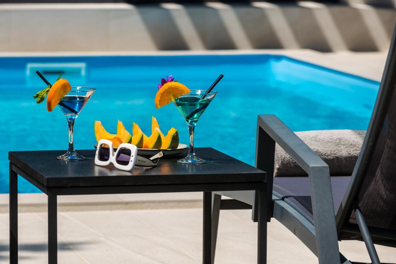 Villa Oasis - Your Luxury Home Away From Home Celopeci Экстерьер фото